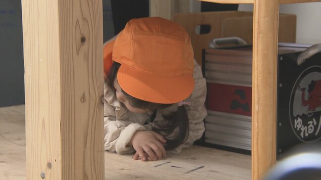 阪神淡路大震災30年を前に 保育園児が地震を模擬体験 大分|TBS NEWS DIG