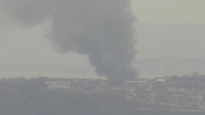 石川・かほく市で住宅火災 消火活動続く けが人の情報なし|TBS NEWS DIG