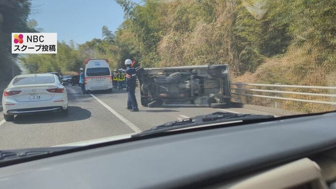 【現場画像】国道205号で車3台絡む事故　中央線はみだし横転させたか　長崎・東彼杵町|TBS NEWS DIG