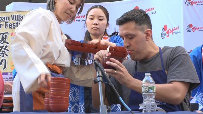 ニューヨークでわんこそば大会　12人が挑んだ白熱のフードバトル　優勝は2分で29杯　岩手|TBS NEWS DIG