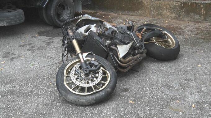 バイクがカーブを曲がり切れずにポールに衝突・炎上　運転していた44歳の男性が死亡　恩納村|TBS NEWS DIG