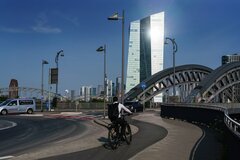 ユーロ経済、ＥＣＢの追加刺激策必要－センテノ氏が伊紙に語る| TBS CROSS DIG with Bloomberg