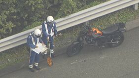 バイクの男性が死亡 名神高速道路で大型トレーラーなど3台が絡む事故 警察は30代~40代とみられる死亡した男性の身元確認進める|TBS NEWS DIG