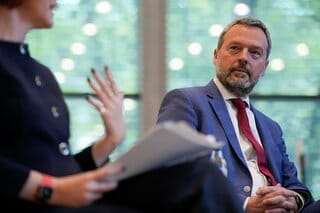 ECB、追加利上げの論拠は以前ほど強くない－ベルギー中銀総裁| TBS CROSS DIG with Bloomberg