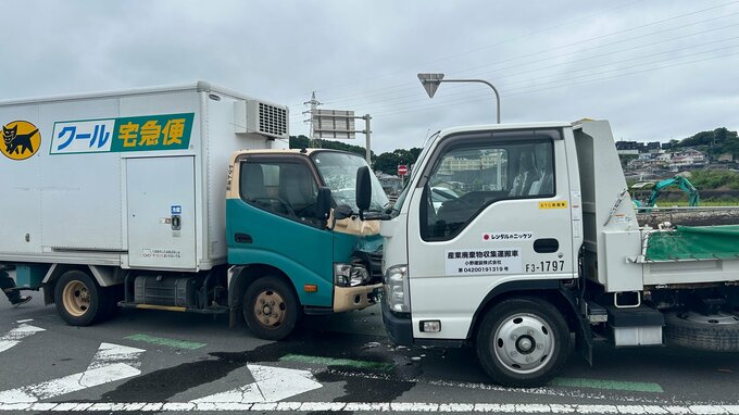 【速報】長崎・諫早の島原道路インター降り口で車3台絡む事故　トラック2台が正面衝突、バンパーなど激しく大破|TBS NEWS DIG