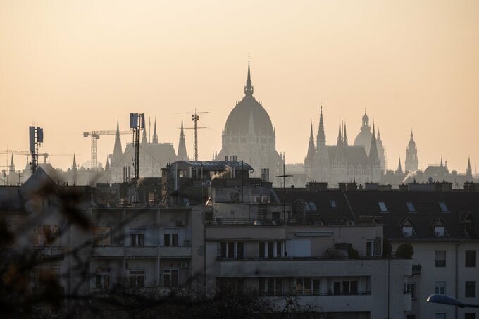 新興国の現地通貨建て債に売り圧力、原油高で逆風強まる