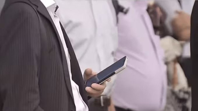 『結婚している人の割合』と明確な相関を示す説明変数は“所得”でも“正規雇用比率”でもなく「有配偶者の核家族比率」「人口の男女比」のみだった