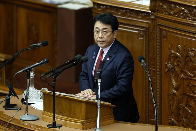 【日本市況】円上昇、賃金統計や再生相発言で利上げ継続観測－債券安
