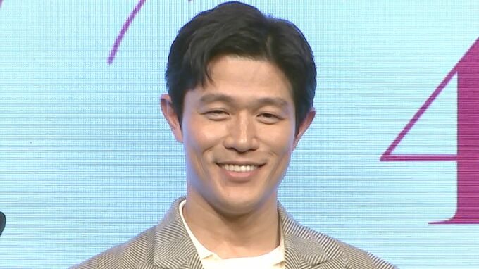 【鈴木亮平】　割り箸を「ボキボキ折ってしまう」　有村架純がツッコミ「鍛えすぎじゃないですか？」　兄妹役で初共演|TBS NEWS DIG