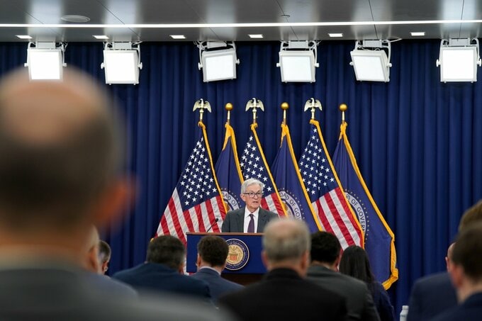 パウエル議長、利下げ要求に屈せず－理事２人反対もインフレ警戒堅持