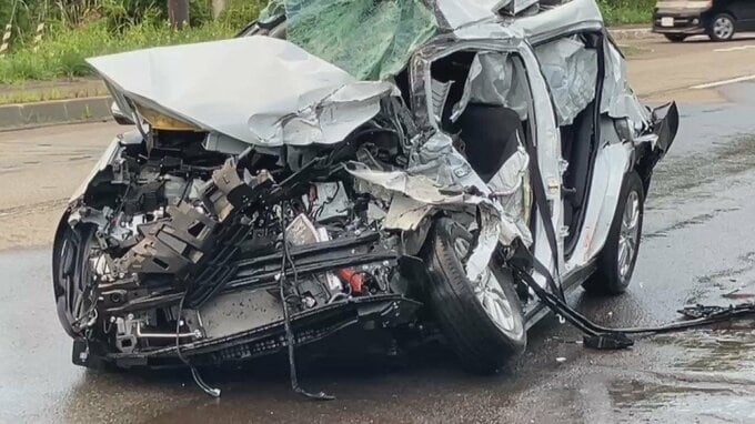 【速報】レンタカーがトラックと衝突し大破　家族とみられる4人全員が病院搬送、そのうち20代と50代の女性2人が意識不明　北海道弟子屈町・国道391号線|TBS NEWS DIG