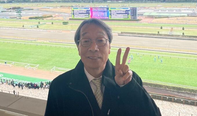 見栄晴さん（５７）　ステージ４「下咽頭がん」　芸能活動を休止　「病気にも競馬にも勝てるよう頑張ります！」　競馬場での笑顔写真も|TBS NEWS DIG