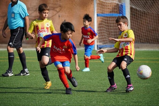 「FCバルセロナ」の手法でサッカーを学ぶ　子どもの将来のために鍛える力とは|TBS NEWS DIG