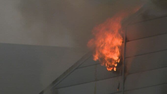 「タンスから火が出ました」千歳市の2階建て住宅で火事　タンスの裏にコンセント　住人とみられる高齢夫婦は避難して無事|TBS NEWS DIG