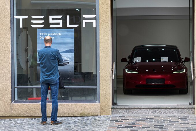 テスラ車販売、ドイツで59％急減－極右支持のマスク氏に消費者が反発