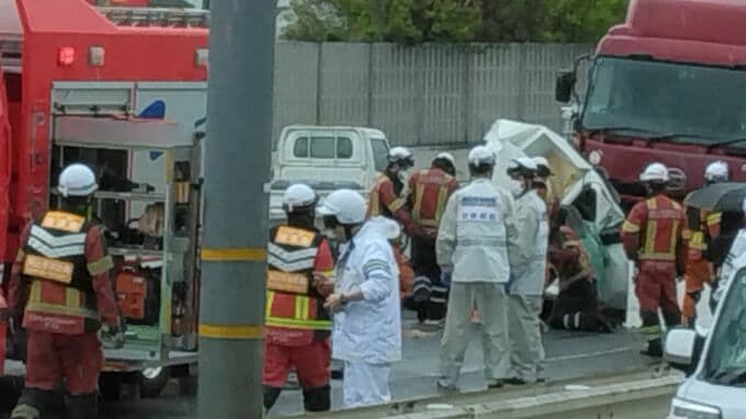【国道2号 多重追突死亡事故】「大型トラック2台に軽乗用車が挟まれ大破」銀行員の男性（63）が死亡【続報】|TBS NEWS DIG