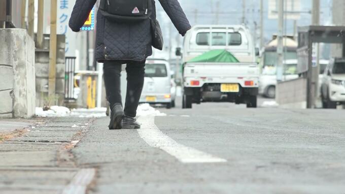 軽トラックにはねられ80歳の女性が死亡　現場の市道は歩道がない直線道路|TBS NEWS DIG