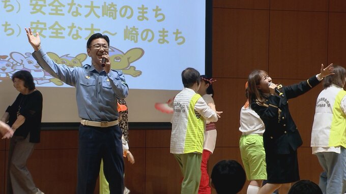 東京・品川区で交通安全イベント開催　一日署長の演歌歌手・小川みすずさんらが交通安全音頭を披露し会場を盛り上げる　警視庁|TBS NEWS DIG