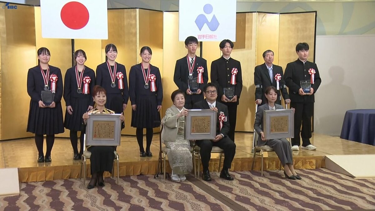 盛岡じゃじゃ麺「白龍」に栄誉 岩手日報文化賞・体育賞贈呈式 | IBC