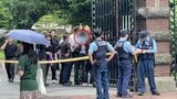 【逮捕の瞬間】札幌の観光スポット「赤レンガ庁舎」の広場に刃物を持った男　多くの警察官が集まり一時騒然　自称・自営業の男（53）を銃刀法違反の疑いで逮捕　札幌市中央区|TBS NEWS DIG