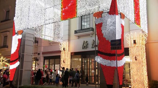 冬の街を彩るイルミネーション点灯　浮かび上がる高さ約10m 幅8mのプレゼントボックス　源吉兆庵ホールディングス【岡山】|TBS NEWS DIG