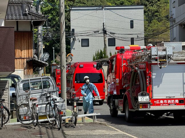 「薬品の瓶が割れ、白い煙が出た。やや刺激臭がある」と通報　広島市の解体現場で　消防車10台などが出動し原因を調査|TBS NEWS DIG