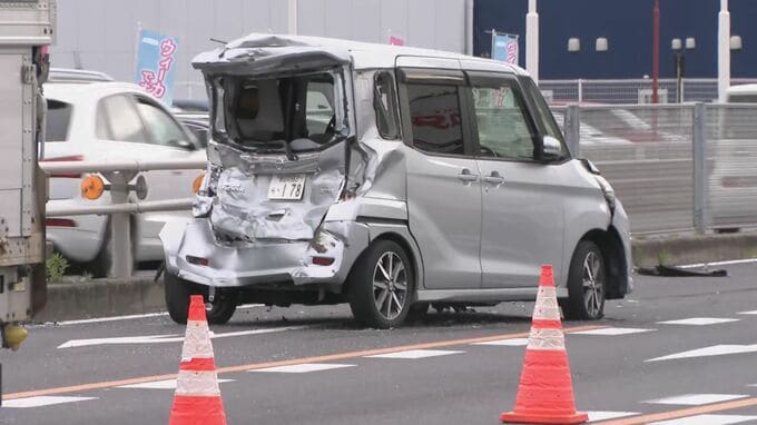 【速報】軽乗用車2台とトラックが絡む事故 70代女性が意識不明の重体 50代男性も軽いケガ 交差点の手前でトラックが追突か… 愛知･春日井市|TBS NEWS DIG