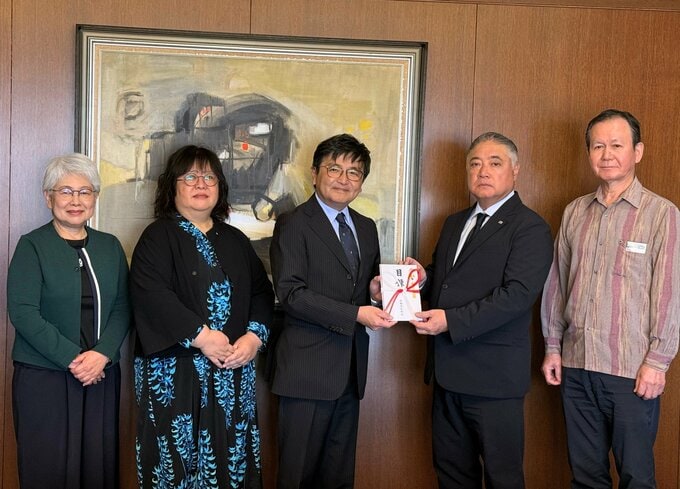 「子どもたちの一助になれば」県交通遺児育成会に寄付　|　沖縄のニュース｜RBC 琉球放送