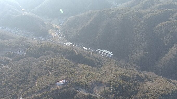 井原市の山中に遺棄された男性の同僚の男1人を再逮捕　2023年に男性の左腕を刃物で突き刺すなどした疑い【岡山】|TBS NEWS DIG