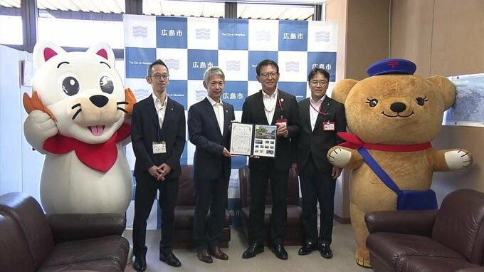 核兵器廃絶と世界恒久平和への願い込めた記念切手　日本郵便から広島市に贈呈　被爆80年に合わせ制作　|　RCC NEWS | 広島ニュース | RCC中国放送