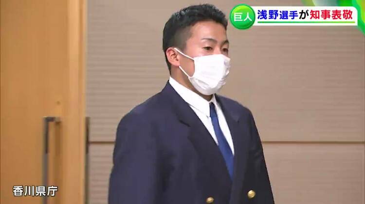 高松商・浅野翔吾選手「やっとサインが完成」背番号「51」入りの色紙を