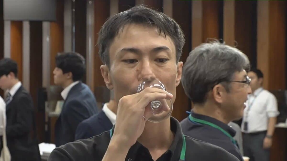 山梨と長野で造られたワインの試飲会　およそ40種類を味わう　山梨・サントリー