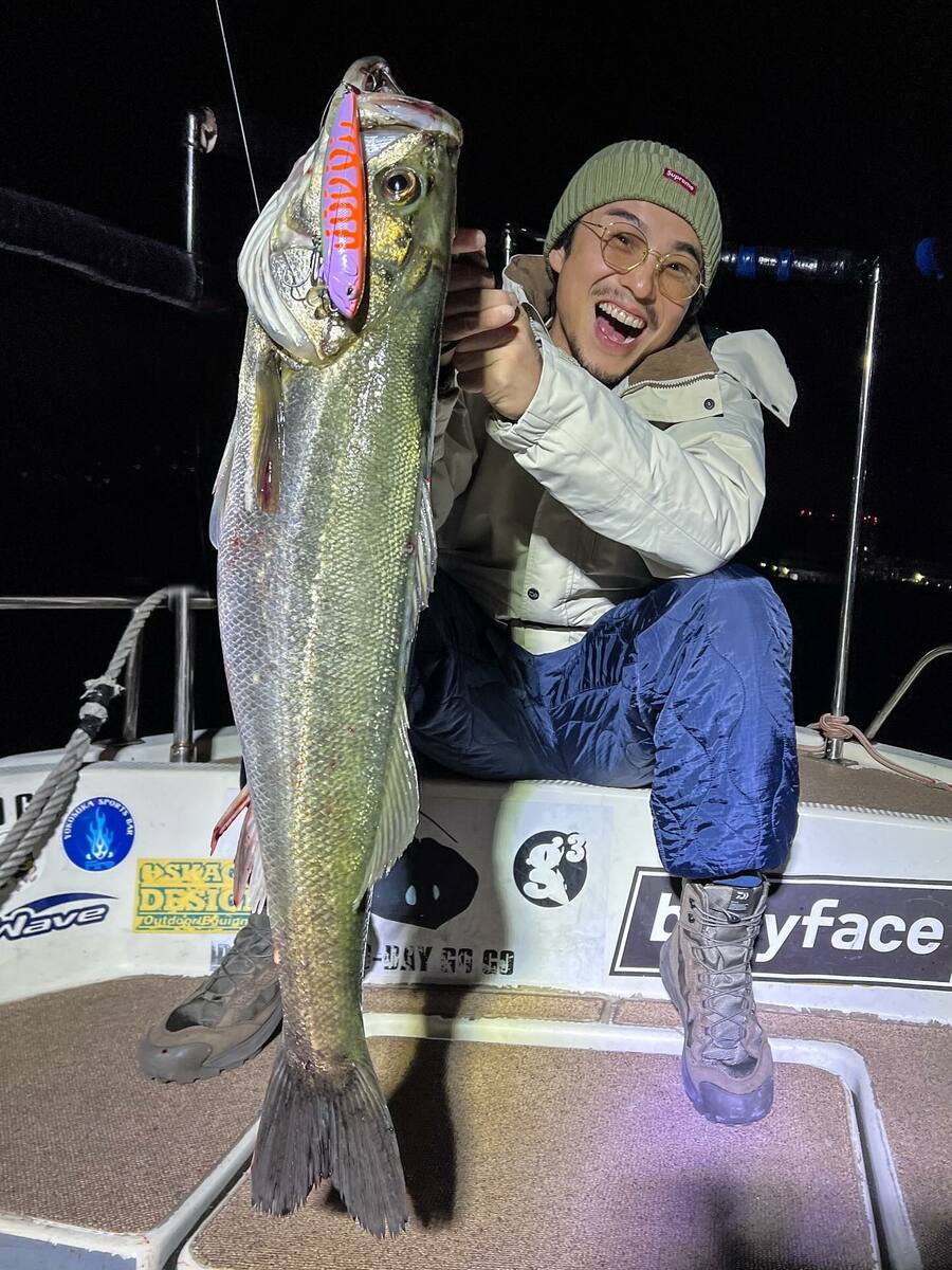 中尾明慶 】「人生初のランカーシーバス めちゃくちゃ嬉しい！」船上で