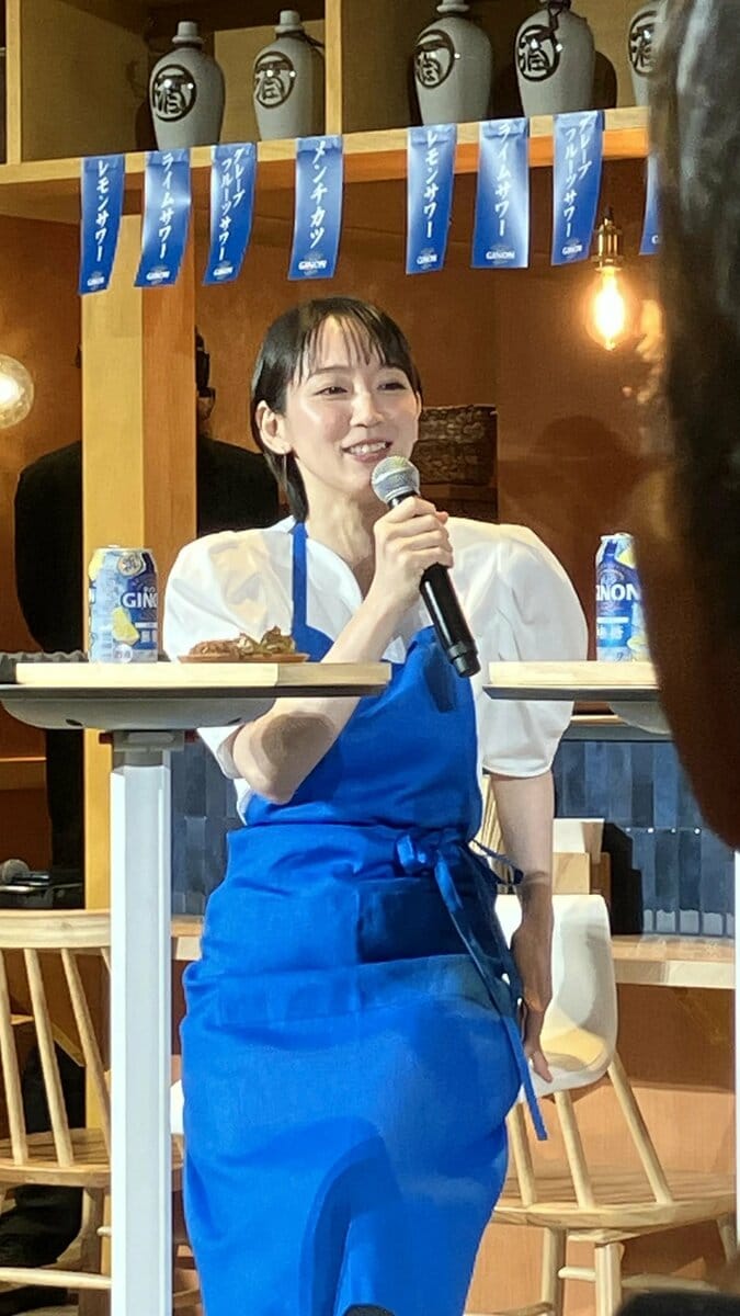 吉岡里帆 】「絶妙な所を狙うのが大変」〝体型〟批判の声に呼びかけ