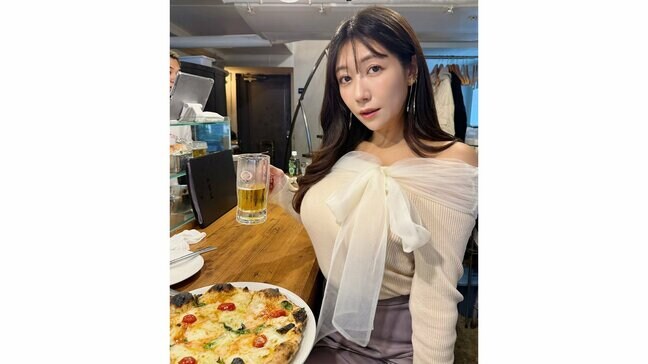 【 穂川果音 】　赤羽橋のピザ専門店でピザとビールに舌鼓「もちもち生地が美味しすぎて、いつのまにか1枚飲むように食べちゃっていたよ〜！」|TBS NEWS DIG
