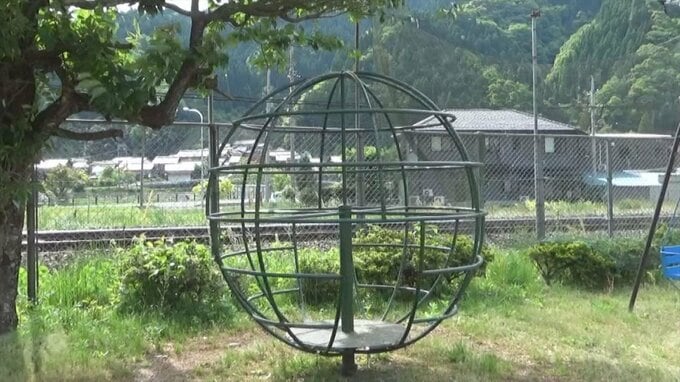 消える懐かしの遊具…「回転型ジャングルジム」は小学校・公園から消滅した自治体も|TBS NEWS DIG