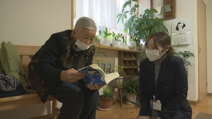 図書館の本が自宅に届く　「本が好きだけど来館できない…」移動手段に困る高齢者が「貸し出し」「返却」を繰り返せるサービスが試験的に始まる|TBS NEWS DIG