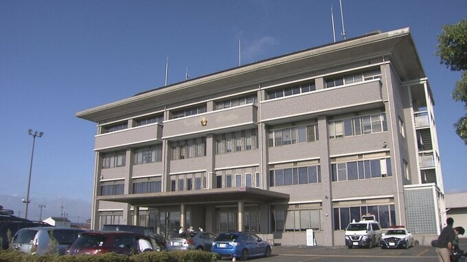 女児の下半身を触りながら撮影か　児童施設指導員の男（２６）を再逮捕　別の女児を盗撮した疑いで逮捕され押収データから発覚　滋賀・野洲市|TBS NEWS DIG