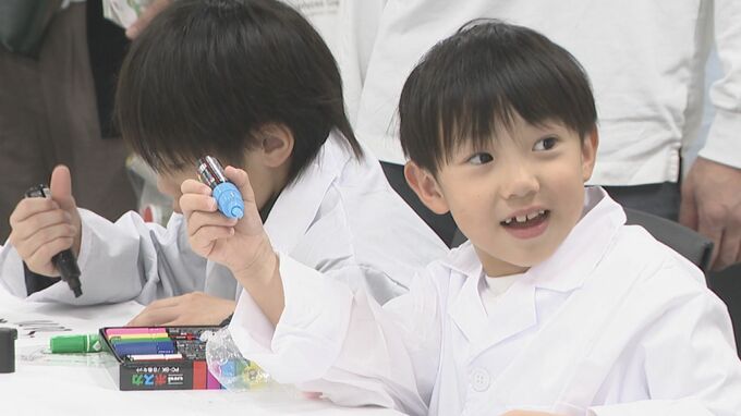 子どもたちが“人工イクラ作り”に挑戦！被災地の親子も招待…金沢大学で科学体験イベント　|　石川県のニュース｜MRO北陸放送