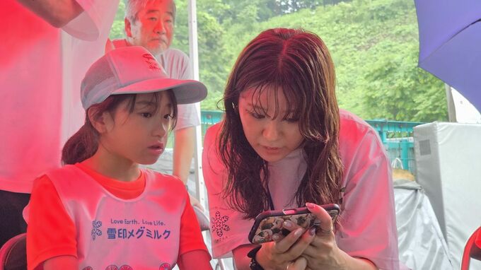 【スキージャンプ】雪印メグミルクスキー部が小中学生にジャンプ指導　佐藤慧一主将「ジャンプが楽しいと思って」札幌市・荒井山シャンツェ|TBS NEWS DIG