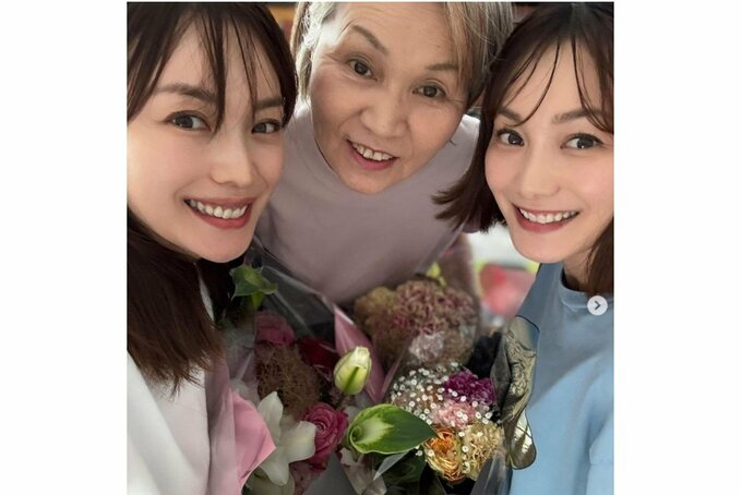 蛯原友里さん　【母の日】家族ショットに反響　双子の妹・蛯原英里さんとお祝い|TBS NEWS DIG