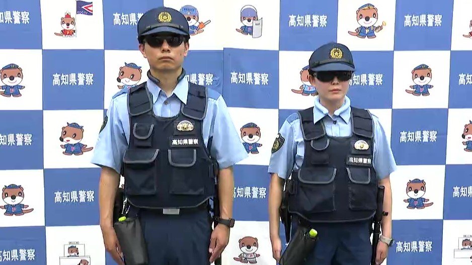猛暑日が続く中、警察官も熱中症対策！サングラスの着用やドリンク