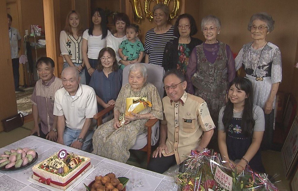 まっすぐに、顔で笑って、心で泣いて」北中城村の新100歳の女性2人を