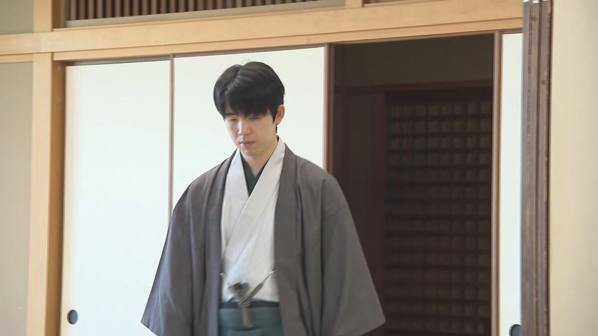 藤井聡太七冠が6連覇に王手かけた王位戦第4局 きのうは対局室に音声