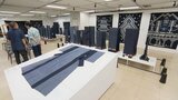 かすれ模様と柔らかな風合い 豪雨で打撃を受けた伝統の「久留米絣」 デパートのイベントが復興の力に | 福岡のニュース|RKB NEWS|RKB毎日放送