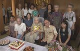 「まっすぐに、顔で笑って、心で泣いて」北中城村の新100歳の女性2人を玉城知事がお祝い|TBS NEWS DIG