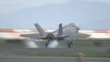 空母艦載機がタッチアンドゴー繰り返す 騒音伴うFCLP 25年ぶりアメリカ軍岩国基地で始まる|TBS NEWS DIG