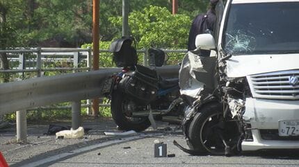 バイクの岡山県の男性死亡…対向車と正面衝突 約5メートル下の岩場へ