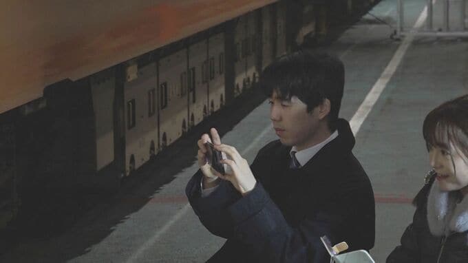 大の鉄道ファン藤井聡太７冠　鉄道大賞「273系」新型特急やくもを視察し「ご満悦」、自前スマホで記念撮影　特急やくもを将棋の駒に例えると…？　|　BSSニュース | BSS山陰放送