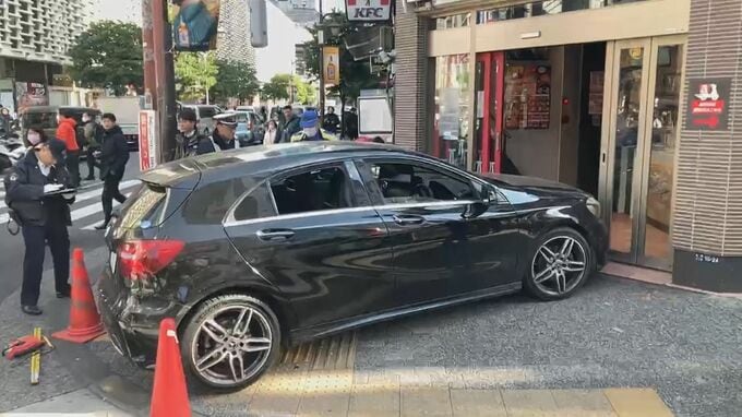 新橋駅近くのケンタッキーに高齢男性が運転する車が突っ込む　警視庁|TBS NEWS DIG